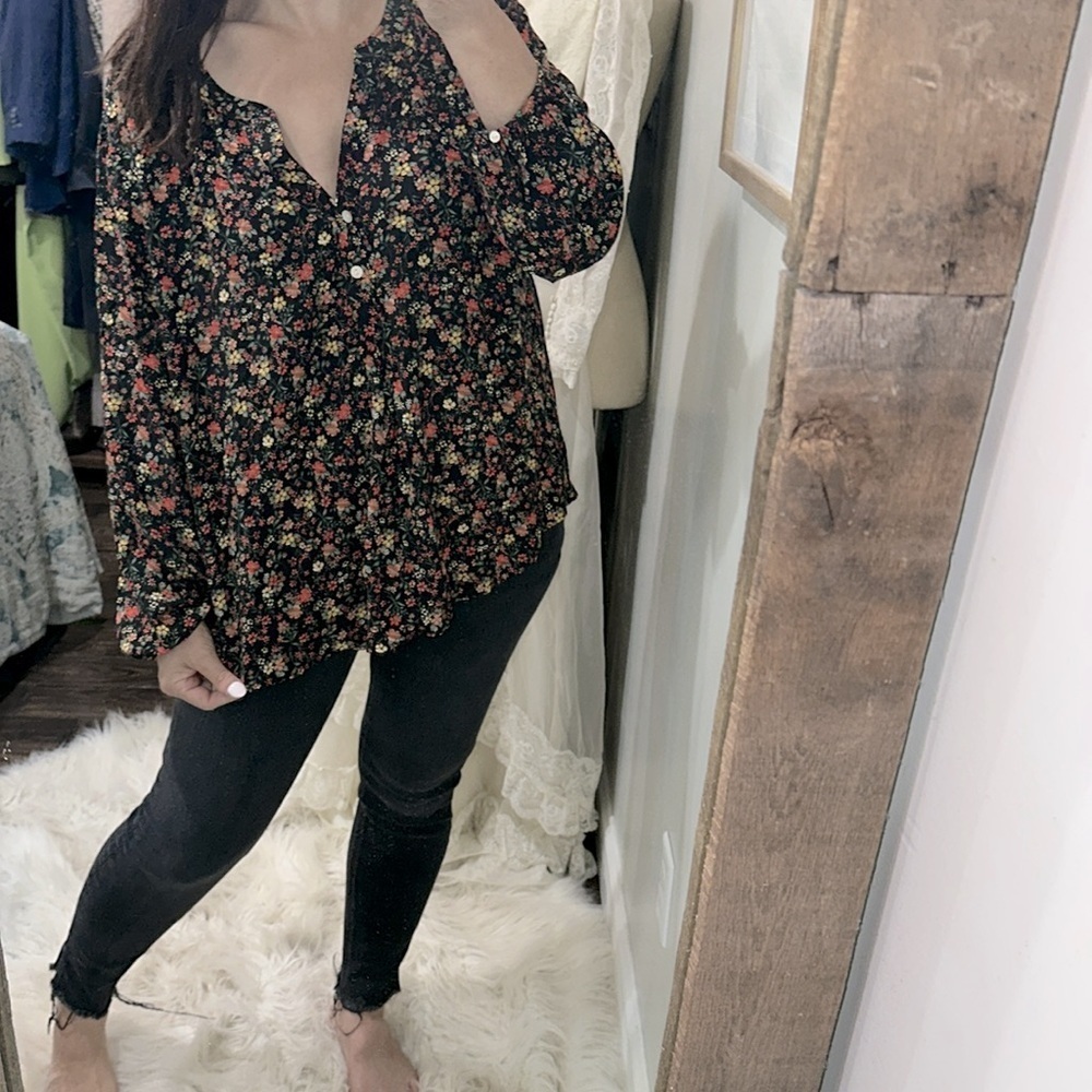 Old Navy black floral blouse size XXlarge - Picture 4 of 4